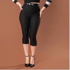 Deadly Dame Capri Pants